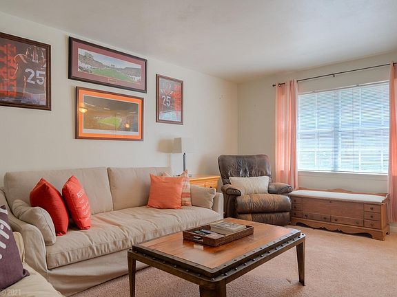 4th image of 438 Marlington St #0