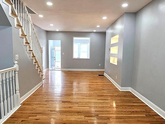 3rd image of 6351 Greenway Ave