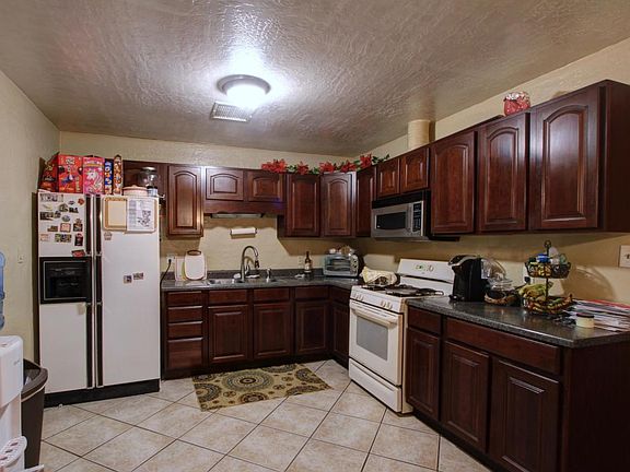 3rd image of 218 W Buist Ave