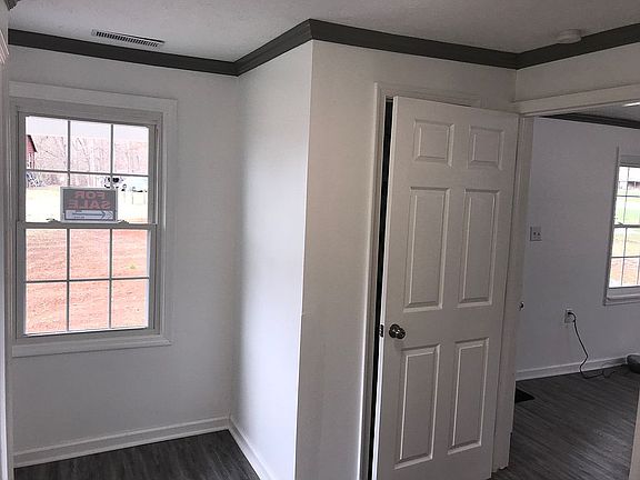 4th image of 546 Jefferson Manor Dr
