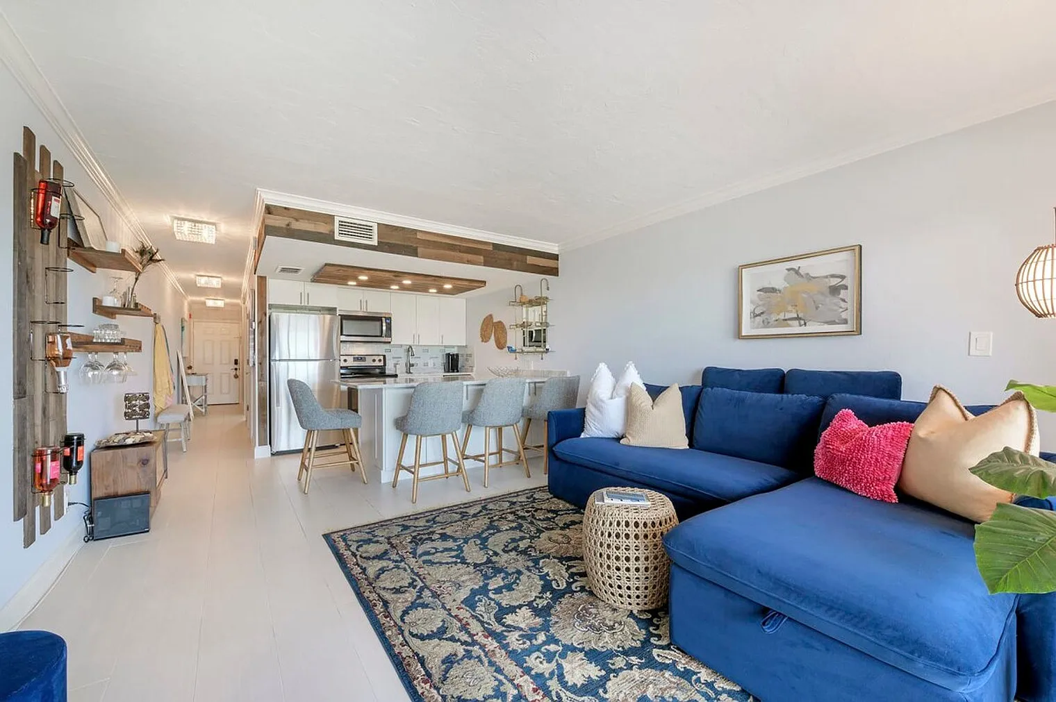 1 bed, 1.0 bath, 592 sqft, $4,076 — Photo 3