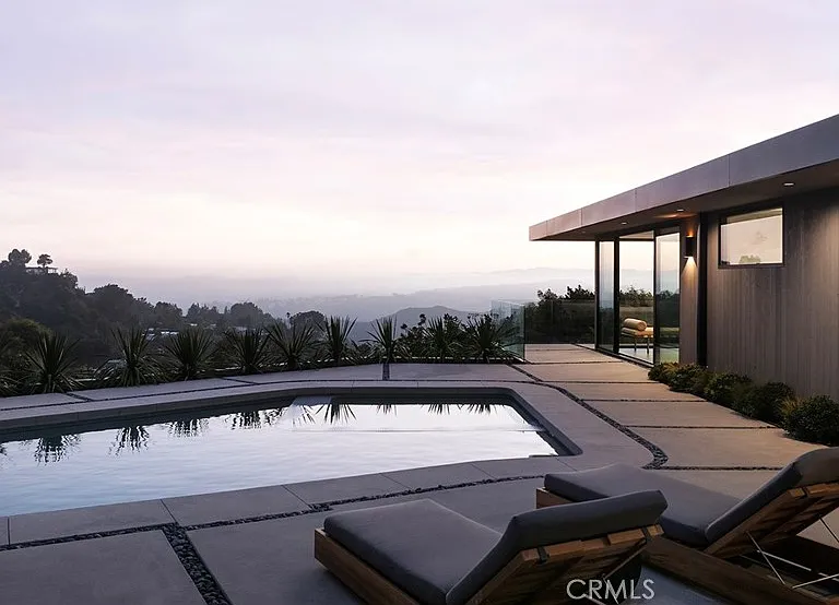 9015 Alto Cedro Dr — Photo 42