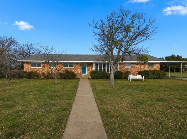 107 N 7th St, Krum, TX 76249