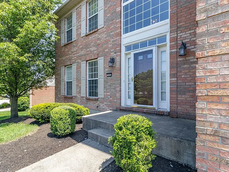 7892 Golden Meadow Dr — Photo 2