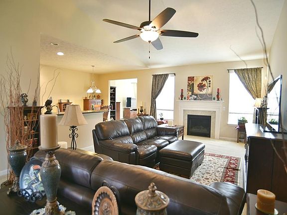 5th image of 2116 Foxglove Dr