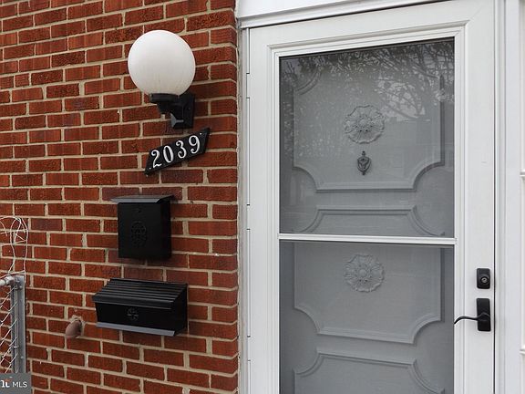 3rd image of 2039 Kelmore Rd
