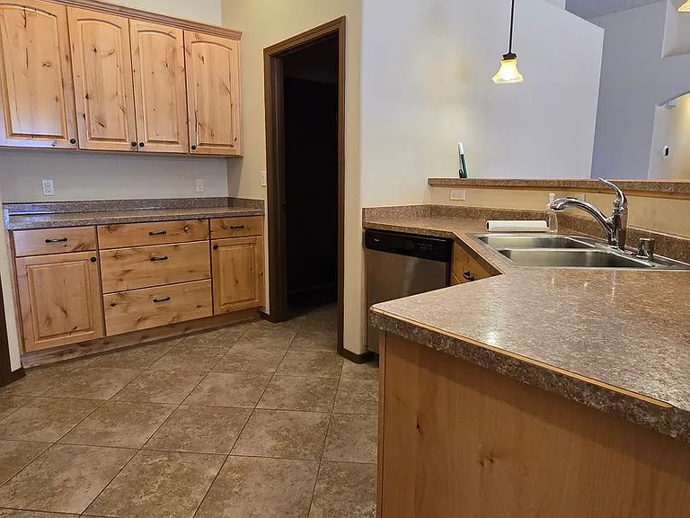 608 Monarch St — Photo 8