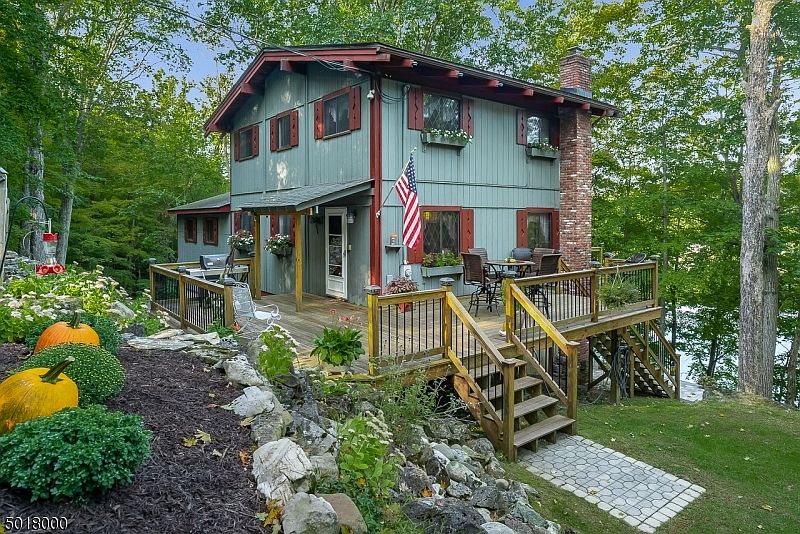 1st image of 15 Vail Dr
