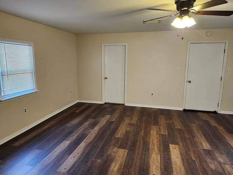 332 Marsh Ln — Photo 10