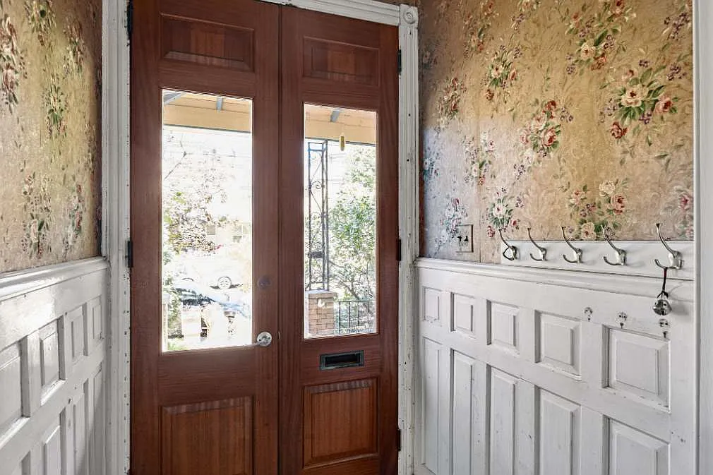 5 bed, 2800 sqft, $2,995 — Photo 2