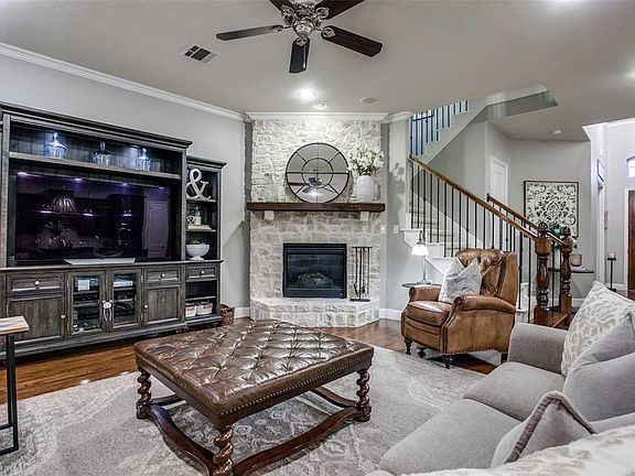 3rd image of 6513 Camelback Dr