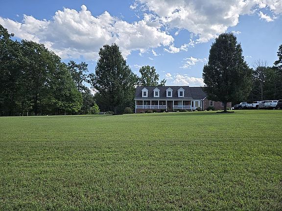 4th image of 949 Midland Rd