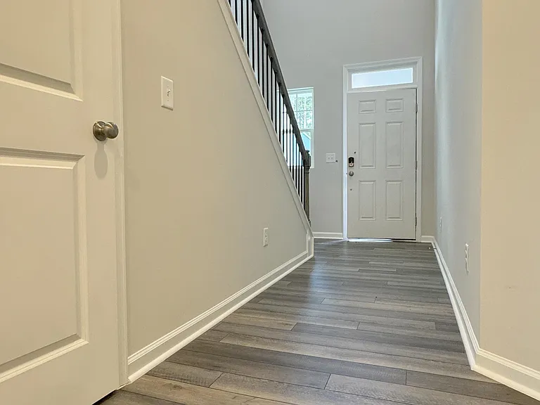 125 Red Robin Rd — Photo 4