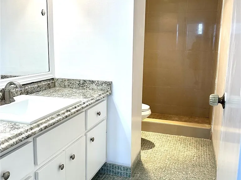 4400 Hillcrest Dr #408B — Photo 6