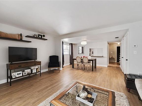 4th image of 31 E Princeton St #31B