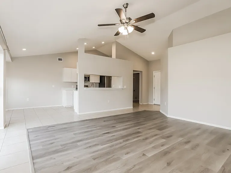 2324 Sunset Pointe Dr — Photo 5