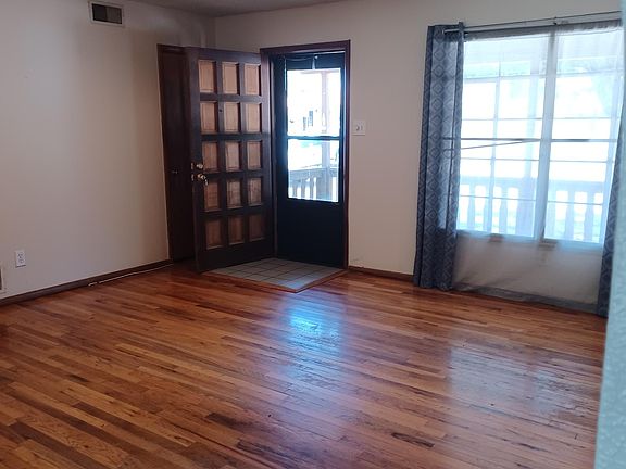 3rd image of 601 Prairieview Dr