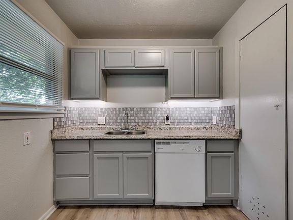 3rd image of 307 W 4th St #3