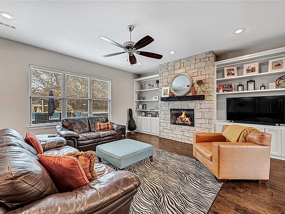 5th image of 315 S Forest Glen Way