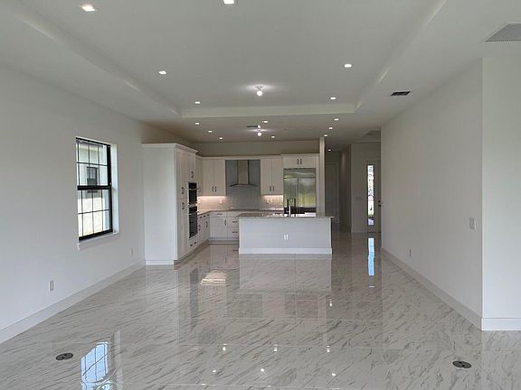 4th image of 3040 Banyan Cay Dr