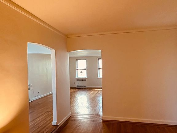 5th image of 310 W 55th St APT 6E