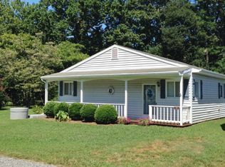 171 Cox Landing Rd, Topping, VA 23169