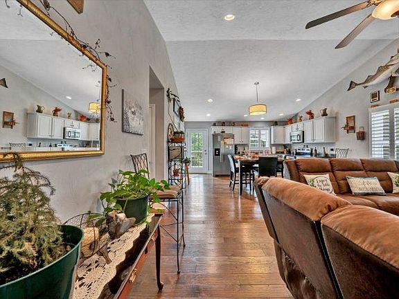 4th image of 768 Craig Ave