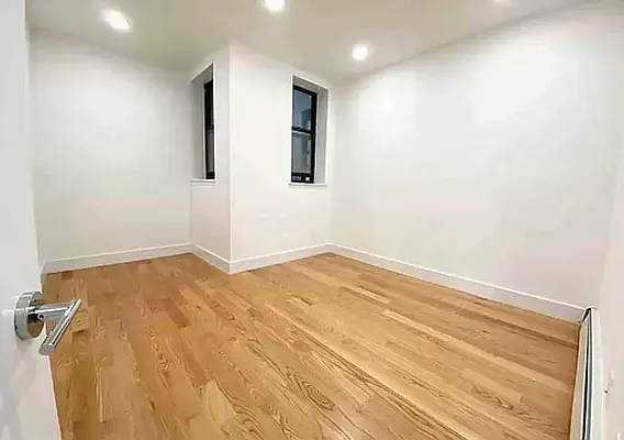 Rented by EastMount Realty LLC | media 5