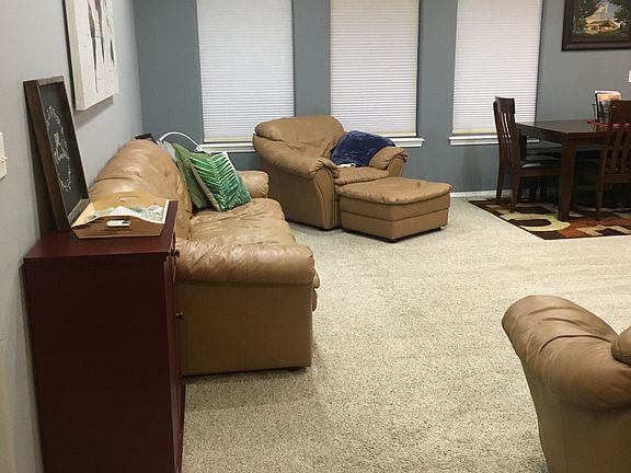 2nd image of 1004 N Rodeo St