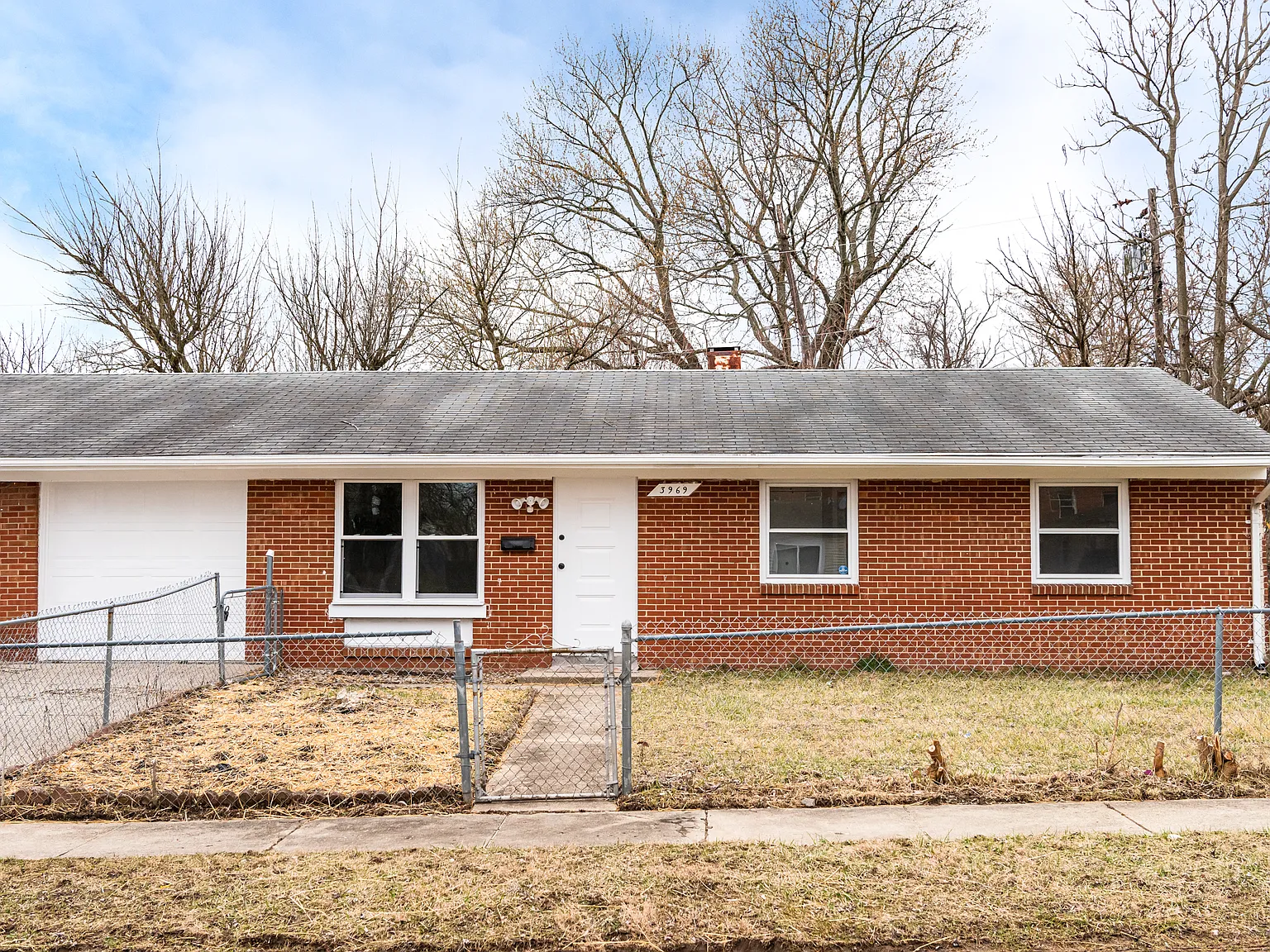 3 bed, 1000 sqft, $1,200 — Photo 2