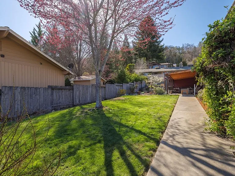 903 NW Hewitt Ln — Photo 12