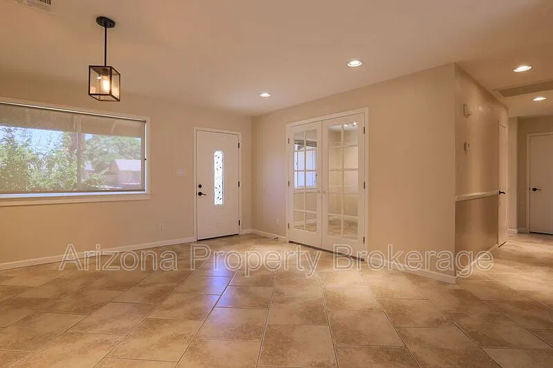 4 bed, 2.0 bath, 1672 sqft, $2,395 — Photo 1