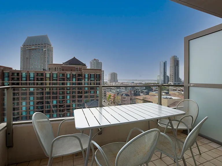 550 Front St #907 — Photo 25