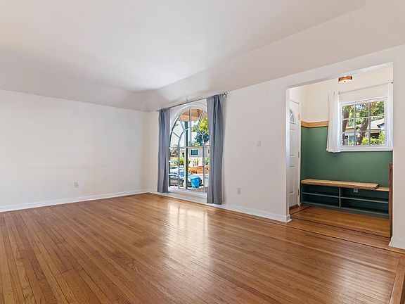 3rd image of 6 Fairview Avenue
