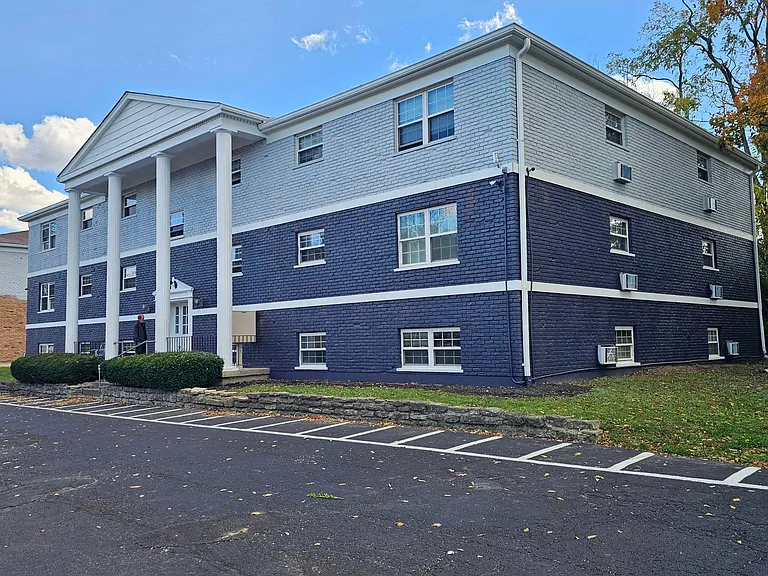 Highview Apartments — Photo 1