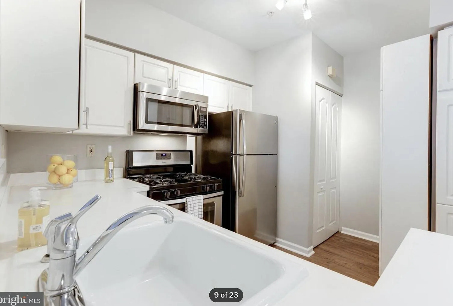 2 bed, 960 sqft, $2,390 — Photo 3
