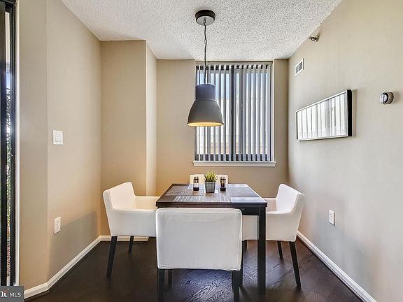 4th image of 1001 N Randolph St APT 1022