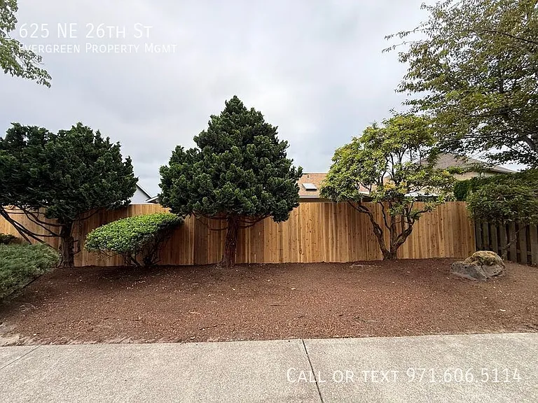 625 NE 26th St — Photo 35