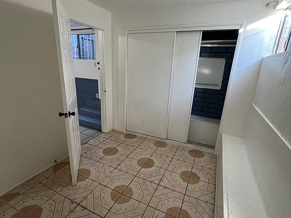 4th image of 1054 W 121st St