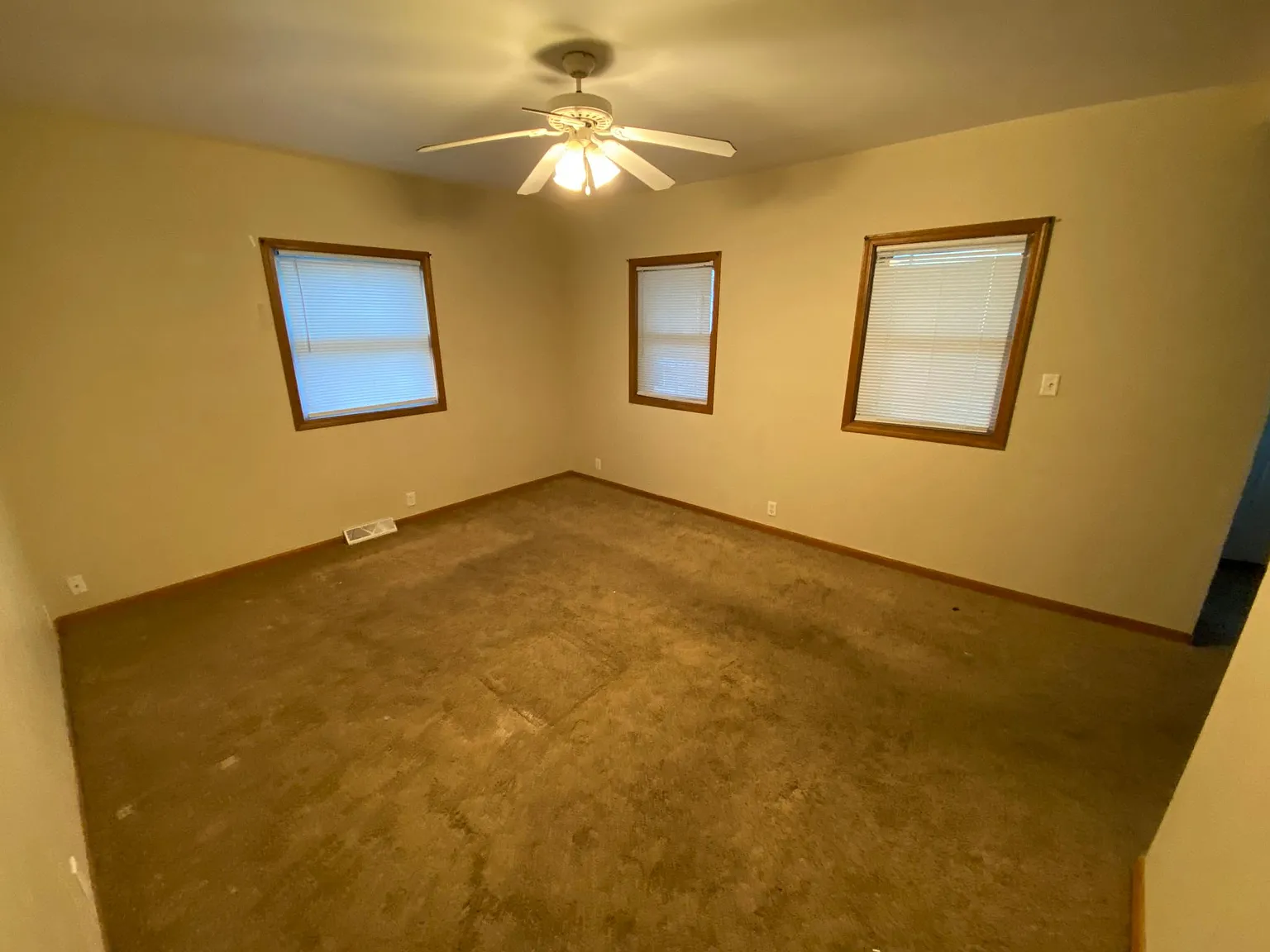 3 bed, 1.5 bath, 1792 sqft, $1,200 — Photo 3