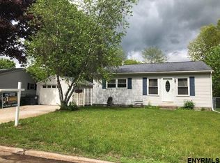 8 Meadow Ln, Ballston Spa, NY 12020