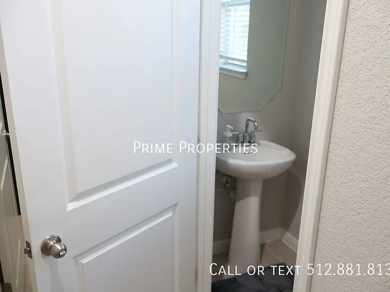 11500 Maple Leaf Way — Photo 12