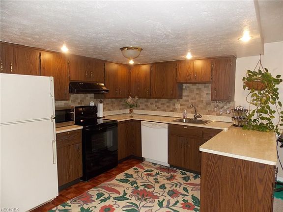 2nd image of 6911 N Parkway Dr