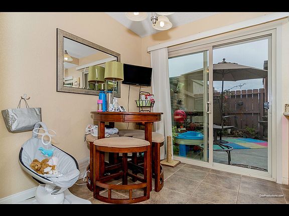 4th image of 1457 N Broadway N #C