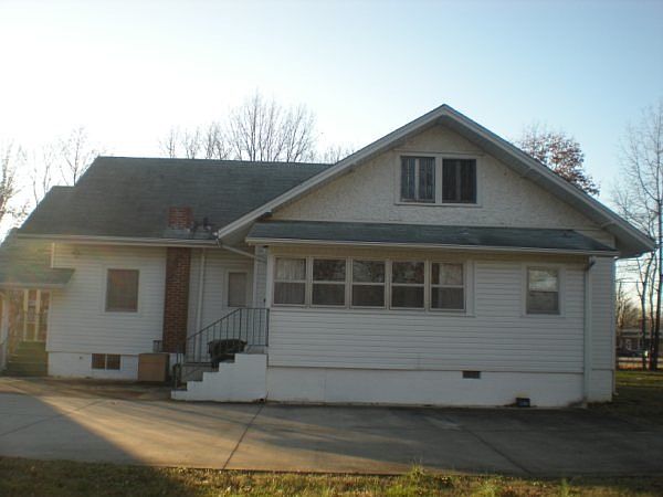 2nd image of 1166 Main St