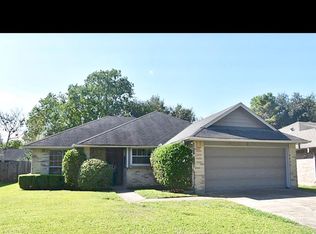 15710 Castorglen Dr, Webster, TX 77598