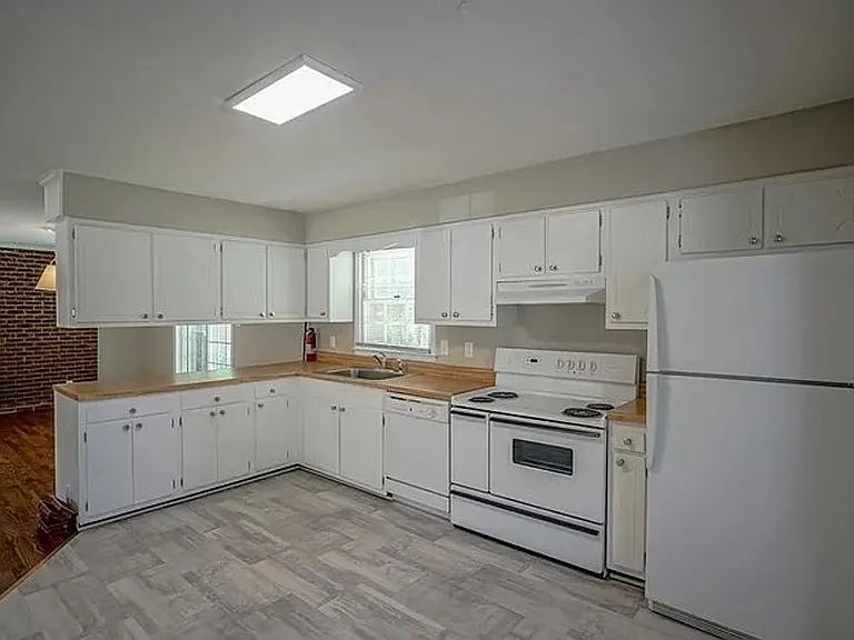 112 Old Meadowbrook Dr — Photo 9