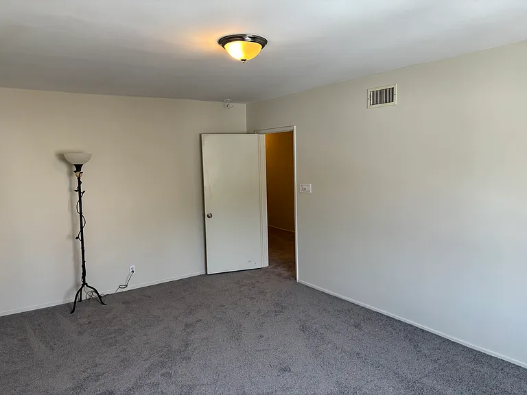 915 Ocean Ave #302 — Photo 29