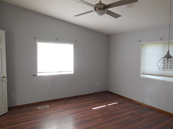 4th image of 4015 83rd Ave NE