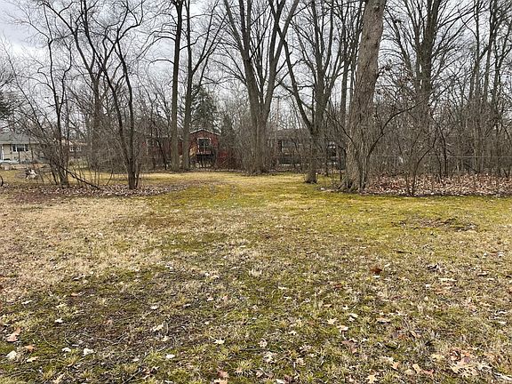 3rd image of 141 Iroquois Trl S